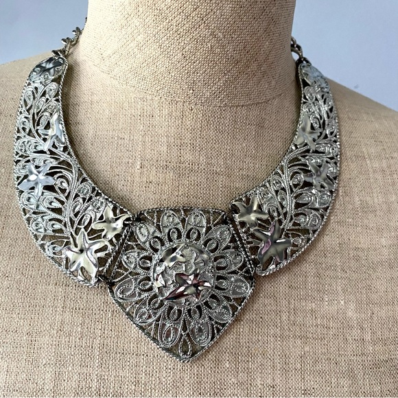 Vintage Jose Barrera for Avon silver-tone Falling Leaves collar necklace - Picture 7 of 14